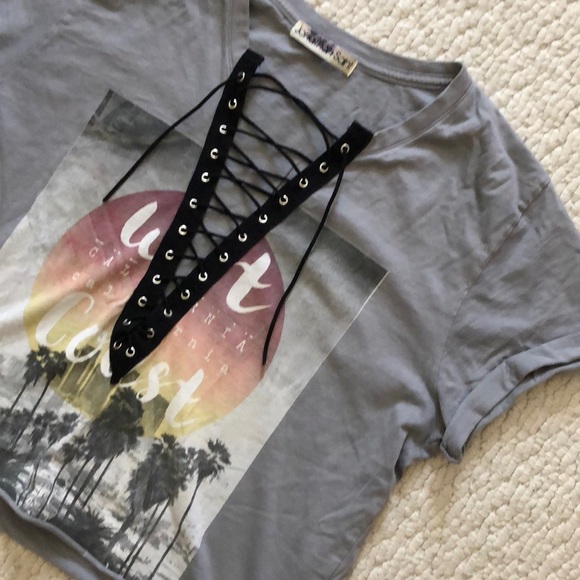 Lace up tee. Size medium - Picture 2 of 4